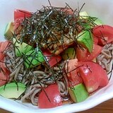 トマトとアボカド納豆のおそば